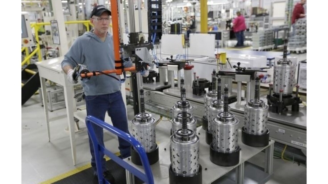 Duálne vzdelávať sa chce vyše 400 stredoškolákov