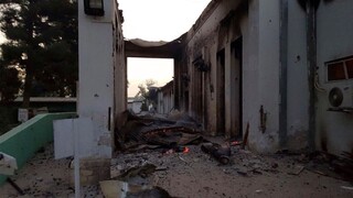 Pri bombardovaní zasiahli nemocnicu Lekárov bez hraníc, hlásia 19 obetí