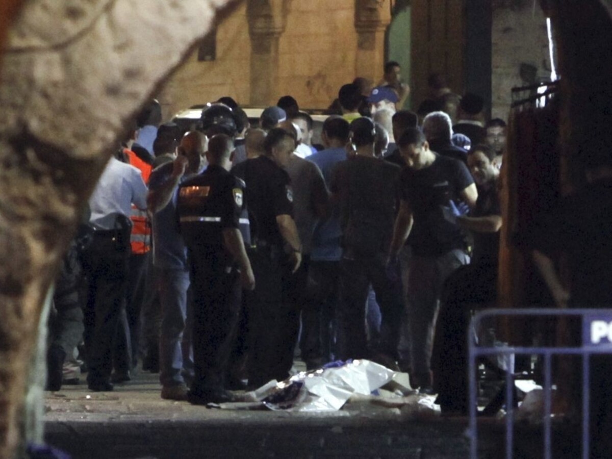 Palestínčan zaútočil v Jeruzaleme na izraelskú rodinu, incident si vyžiadal obete