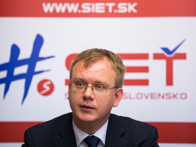 Bývalý šéf Všeobecnej zdravotnej zarobil viac ako premiér, tvrdí Beblavý