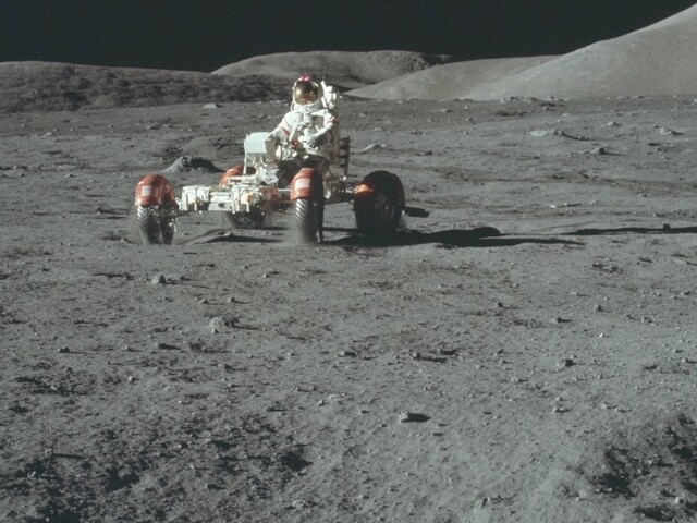 Fotogaléria: NASA ukázala pochybovačom tisícky fotografií z misie na Mesiac