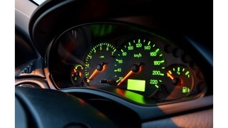Nový zákon klepne po prstoch podvodníkom, ktorí na autách stáčajú kilometre