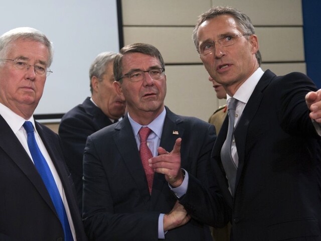 Ministri obrany krajín NATO sa zišli v Bruseli, diskutovali najmä o ruských náletoch v Sýrii