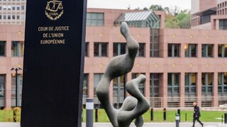 Maďari sa zrejme pripoja k slovenskej žalobe, my im pošleme policajtov