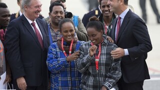 Plán na prerozdeľovanie utečencov sa začal realizovať, prví sú vo Švédsku