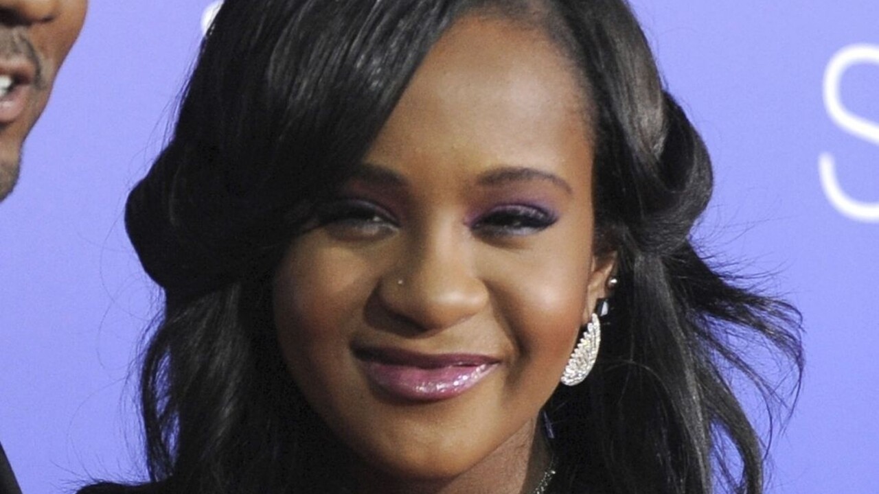 Smrť dcéry zosnulej speváčky Whitney Houston pravdepodobne nebola náhoda