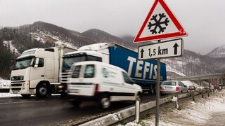 Meteorológovia varujú pred vetrom a snehom, živly môžu napáchať škody