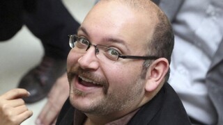 Amerického novinára uznali v Iráne vinným, zrejme zo špionáže