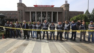 Kurdi po krvavom atentáte v Ankare rušia predvolebné mítingy