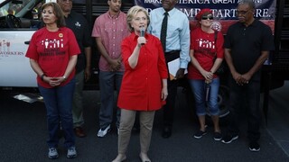 Clintonová sa zúčastnila na demonštrácii odborov, burcovala proti Trumpovi