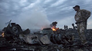 Jaceňuk obvinil Rusov zo zostrelenia boeingu, haváriu vyšetruje aj Kyjev