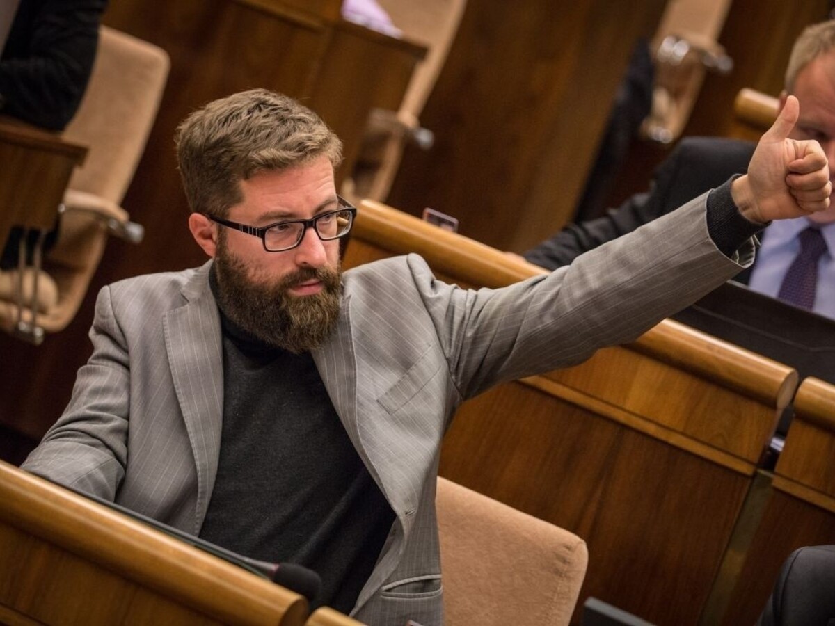 SaS má dostatok podpisov, Draxlera chce odvolať aj pre kúpalisko