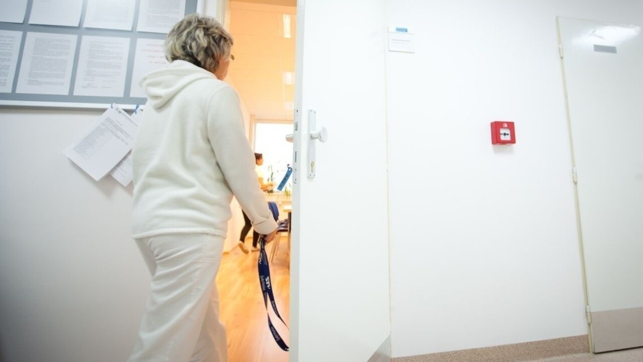 Štátne nemocnice nebudú znižovať zdravotníkom platy