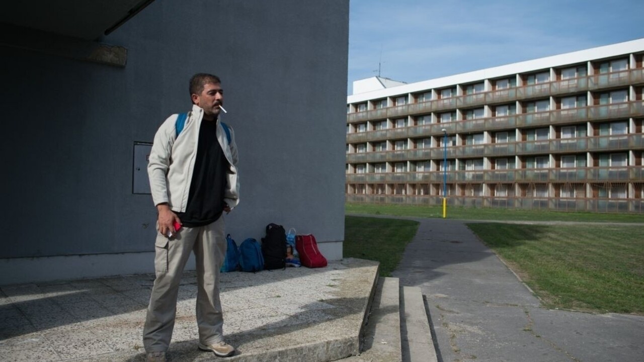 Pre zmeškanie presunu na Slovensko môžu migranti skončiť na ulici
