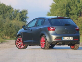 Modernizovaný Seat Ibiza, novinky Mini a BMW a nová Toyota Prius