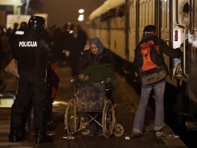 Slovinsko bude z Chorvátska preberať len 2500 migrantov denne