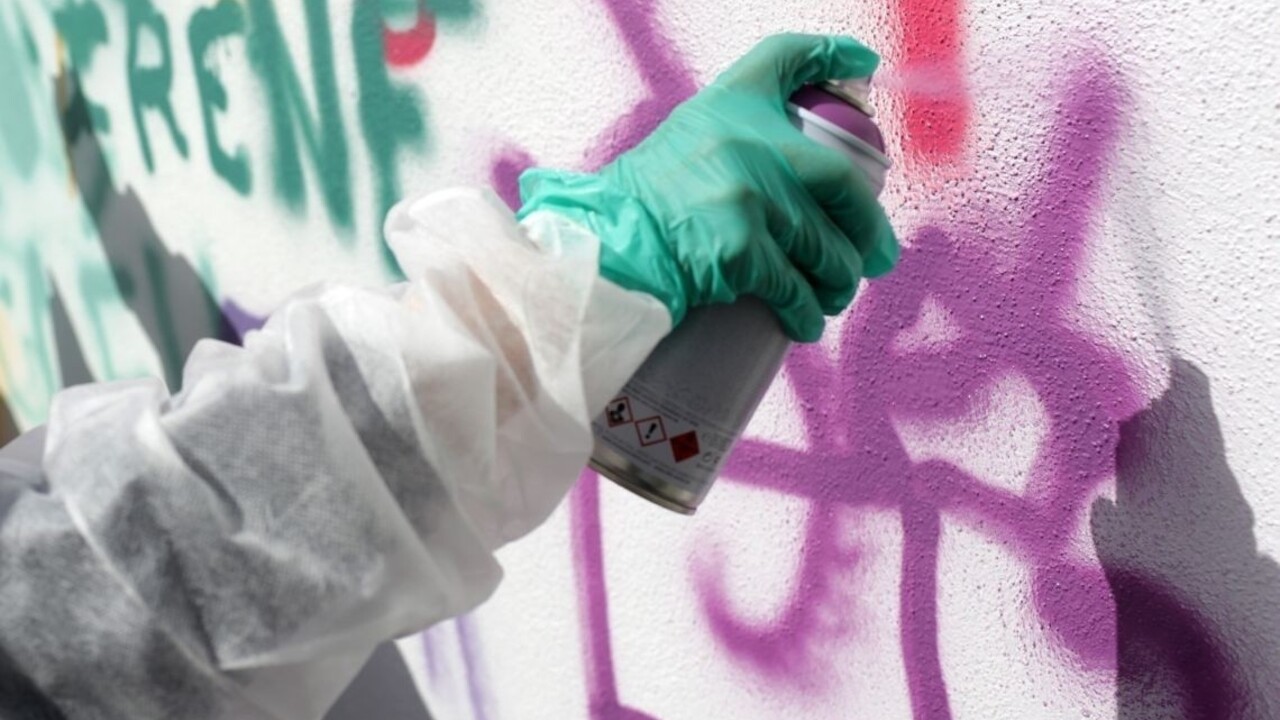 Strata podnikania pre grafity? Obchodníci musia vyčistiť predajné stánky