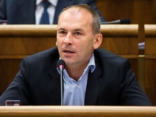 Kaník navrhuje zaviesť minimálne zvyšovanie dôchodkov