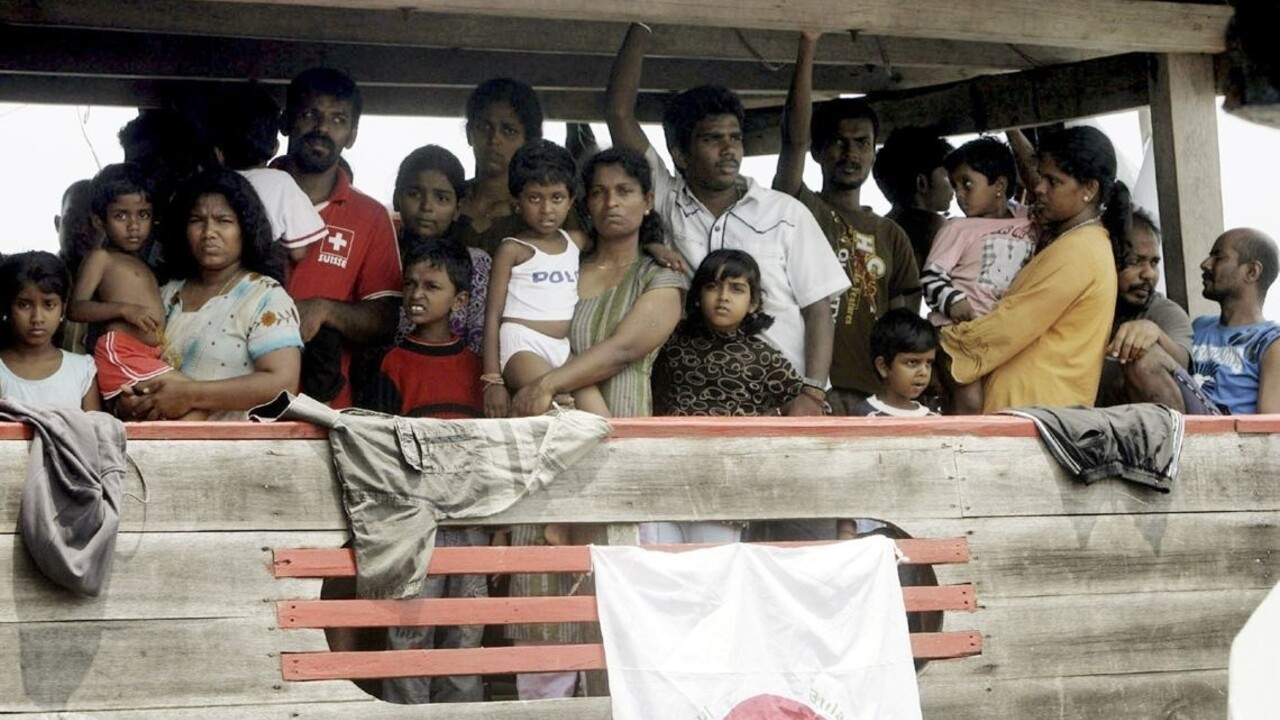 Austrália údajne platí pašerákom ľudí, lode s utečencami sa musia vracať