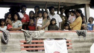 Austrália údajne platí pašerákom ľudí, lode s utečencami sa musia vracať