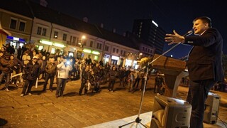 Nechcú tetu Anku ani uja Paľa. Protest v Košiciach sa skončil pred Paškovcami