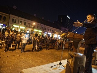 Nechcú tetu Anku ani uja Paľa. Protest v Košiciach sa skončil pred Paškovcami