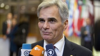 Plot podľa rakúskeho kancelára nie je riešením, Slovinci sú pripravení stavať