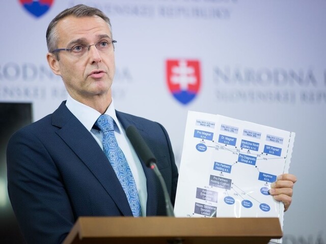 Bývalý šéf Všeobecnej zdravotnej obral poisťovňu o státisíce, tvrdí Raši