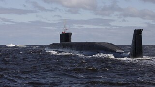 Čo majú za lubom? Ruské ponorky snoria okolo kľúčových oceánskych káblov