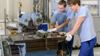 Nezamestnanosť v Únii klesla, bez práce je aj menej Slovákov