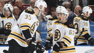 Dvojbodový Chára pomohol Bostonu k triumfu, Hossa sa zranil