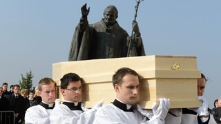 Veriaci sa v Nitre rozlúčili s kardinálom Korcom