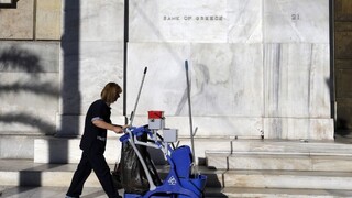 Grécke banky budú potrebovať na rekapitalizáciu menej, než sa čakalo