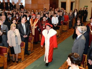 Vyšetrovatelia si posvietili na voľbu rektora UPJŠ, troch zamestnancov obvinili z korupcie