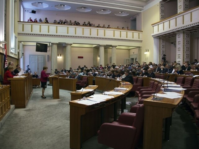 Chorvátov čakajú voľby, jednofarebnú vládu zrejme nahradí koalícia