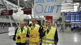 Palubní sprievodcovia štrajkujú, v Nemecku rušia stovky letov