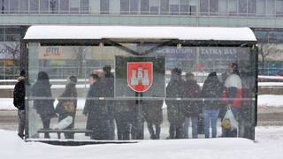 Firma zabezpečujúca údržbu ciest v Bratislave tvrdí, že je na zimu pripravená