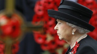 Život v Británii sa na chvíľu zastavil, krajina si pripomenula obete vojen