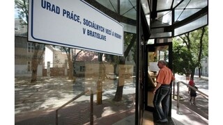 Opatrovatelia odkázaných osôb sa budú môcť opäť zamestnať