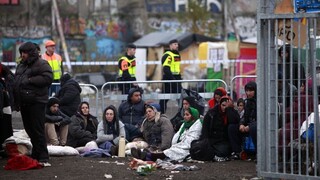 Švédsko zavádza dočasné hraničné kontroly, Nemci menia názor na migrantov