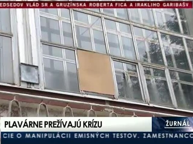 Zvolenskú plaváreň zatvorili, zo steny vypadla sklenená výplň