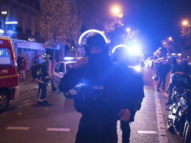 Parížom otriasli teroristické útoky, teroristi vraždili na šiestich miestach