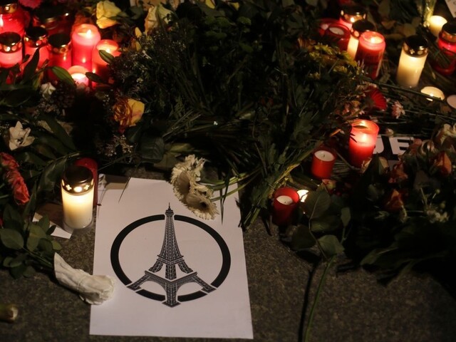 Dvaja páchatelia útokov v Paríži sa zrejme dostali do Európy cez Grécko