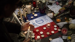Jeden terorista je na úteku, Francúzi v odvete bombardovali baštu islamistov