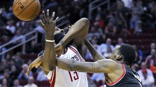 Harden priviedol Houston k triumfu, hráči San Antonia na víťaznej vlne