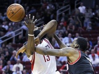 Harden priviedol Houston k triumfu, hráči San Antonia na víťaznej vlne