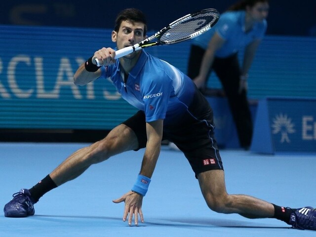 Djokovič postúpil cez Nadala do finále Turnaja majstrov, zabojuje s Federerom