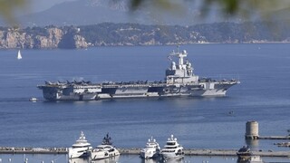 Obama presviedča Putina, francúzska lietadlová loď čoskoro zakročí