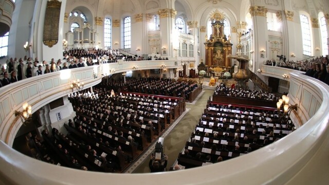 Nemci sa lúčili so Schmidtom, smútočný prejav predniesla Merkelová