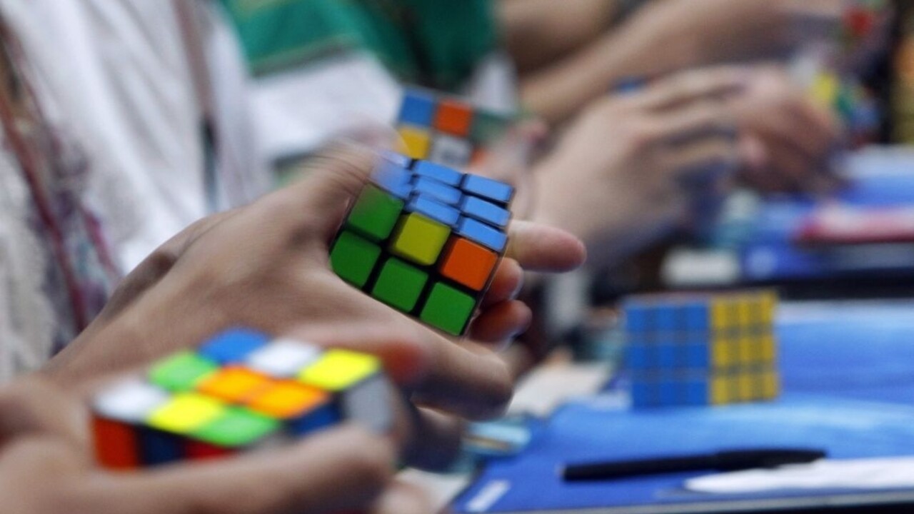 Rubikovu kocku zložil za neuveriteľných 4,9 sekundy a vytvoril nový rekord